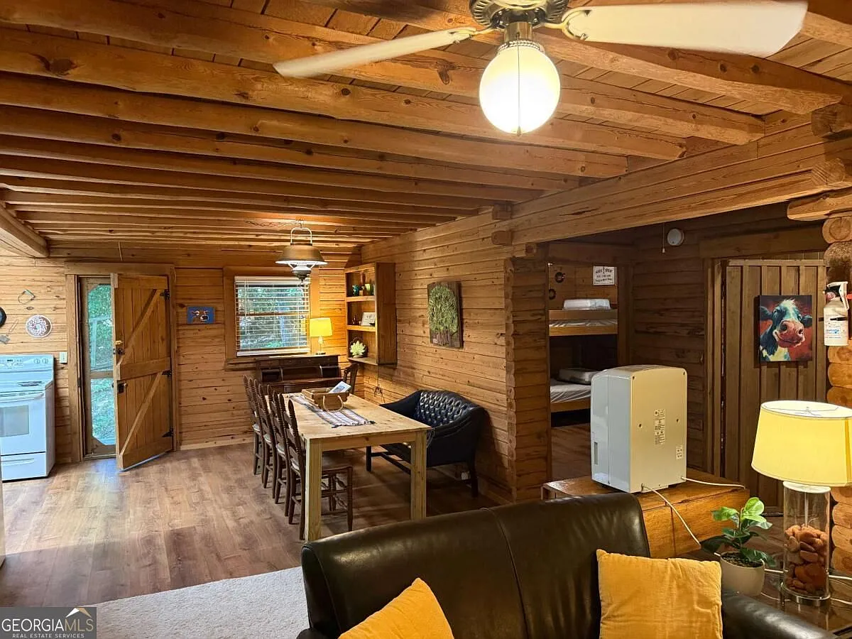 2 bed, 1.0 bath, 904 sqft, $1,800 — Photo 4