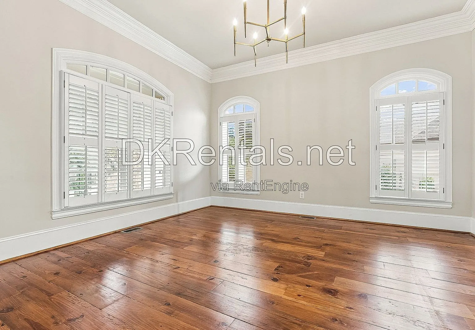 4 bed, 5.5 bath, 6338 sqft, $6,900 — Photo 4