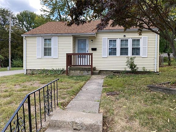 2nd image of 427 E Sea Ave