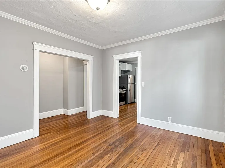 193 Florence St #1R — Photo 6