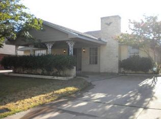 1756 Hilltop Cir, River Oaks, TX 76114