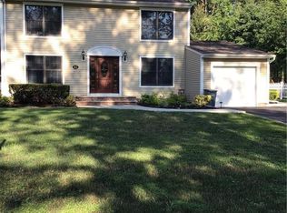 41 Oriole St, Pearl River, NY 10965