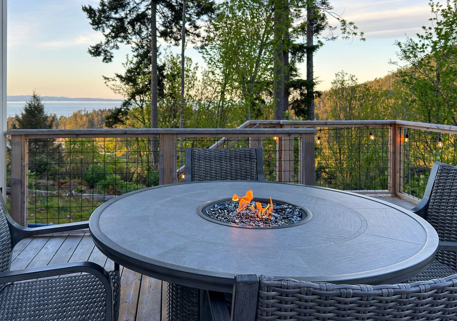 Top o' the hill, close to the beach, furnished, 6 months rental — Photo 3