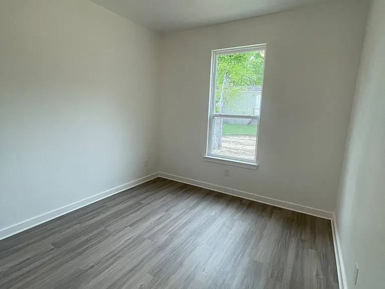 1612 W 5th St #1 — Photo 11