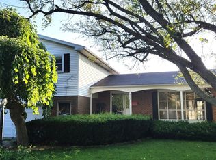 675 Holly Ln, Bradley, IL 60915