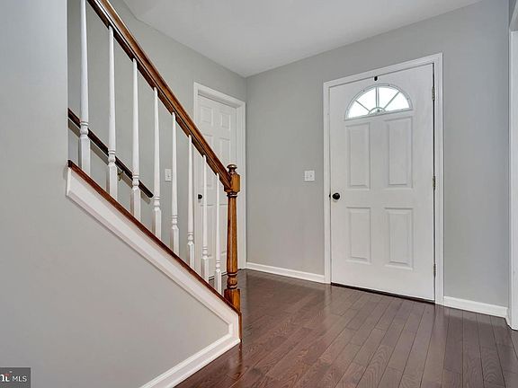 4th image of 2030 Crestwood Dr