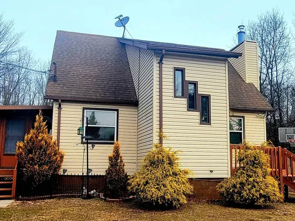 1245 Glade Dr, Long Pond, PA 18334