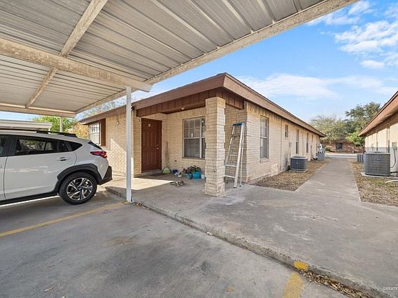 3rd image of 2913 Harvey Dr