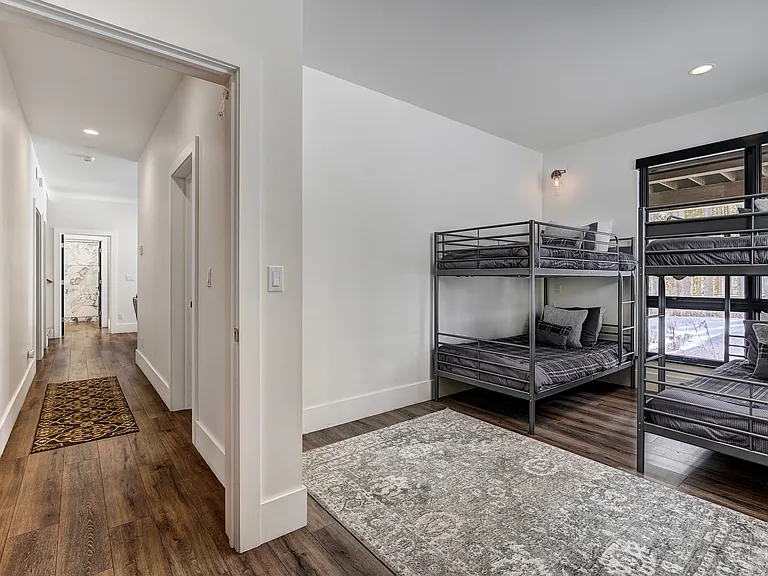 52 Brook St — Photo 17