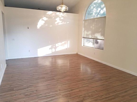 3rd image of 4 Fawnbrook Ct