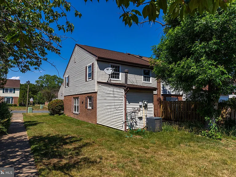 322 Clay St — Photo 35