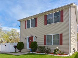 137 Stearns St, Pawtucket, RI 02861