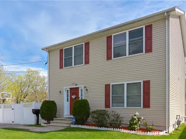 137 Stearns St, Pawtucket, RI 02861