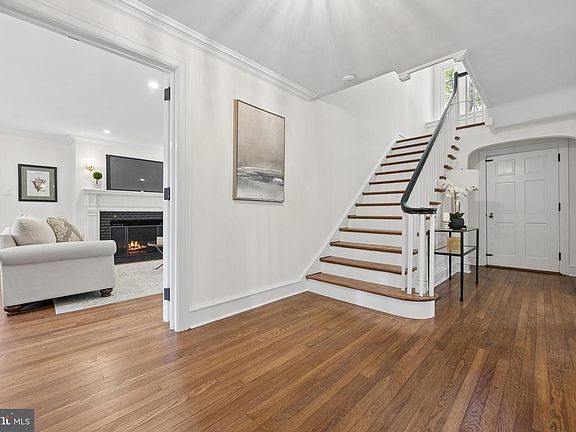 3rd image of 405 Wynmere Rd