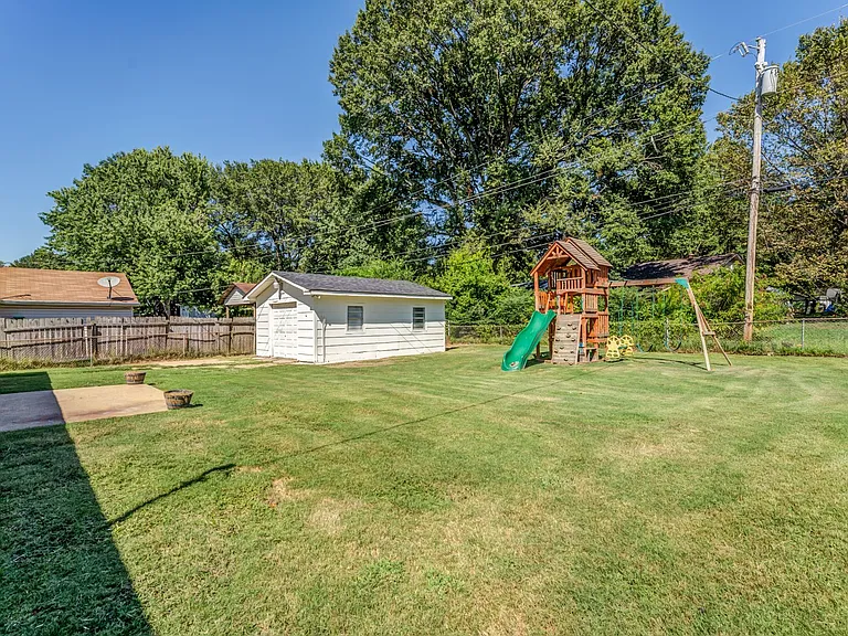 8398 Booneville Dr — Photo 5