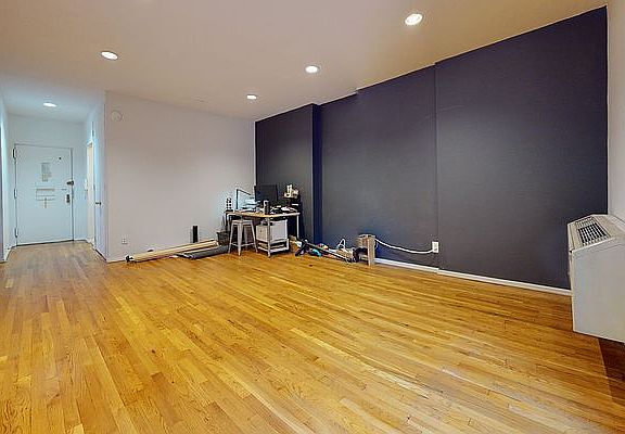 4th image of 207 E 27th St #2152C