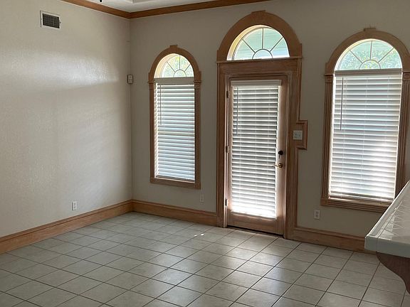 3rd image of 400 E Shasta Ave