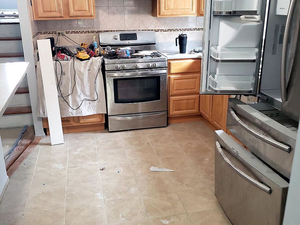 1st image of 655 E 77th St Floor 2