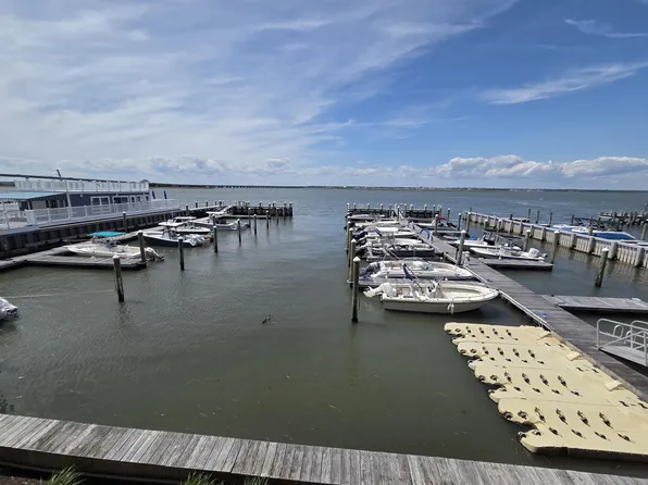 336 Bay Ave APT 205, Ocean City, NJ 08226