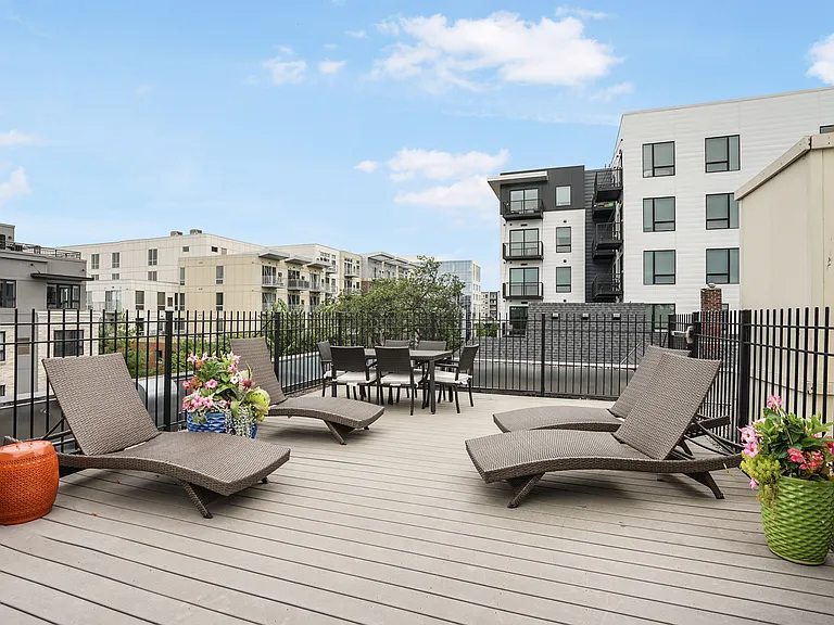 2800 Girard Apartments — Photo 9
