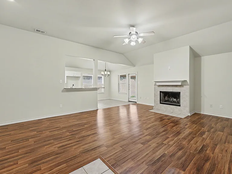 1111 Meadowbrook Dr — Photo 5