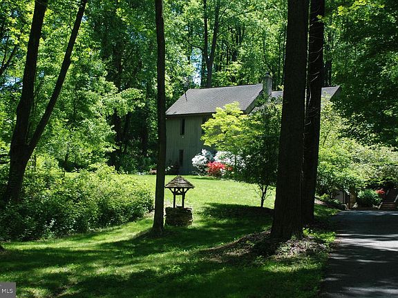 3rd image of 1850 Brooks Rd