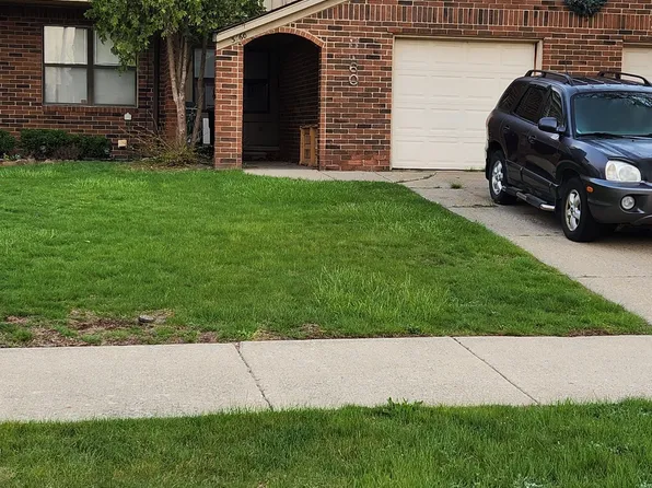 3160 Woods Cir, Detroit, MI 48207