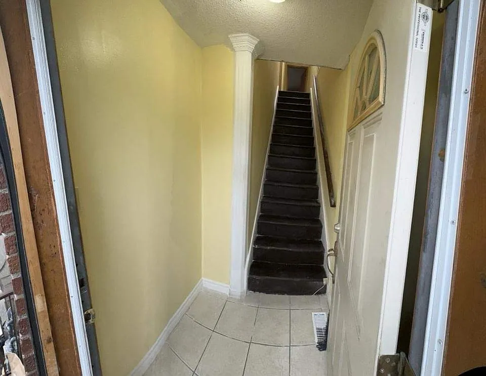 3 bed, 800 sqft, $1,050 — Photo 2