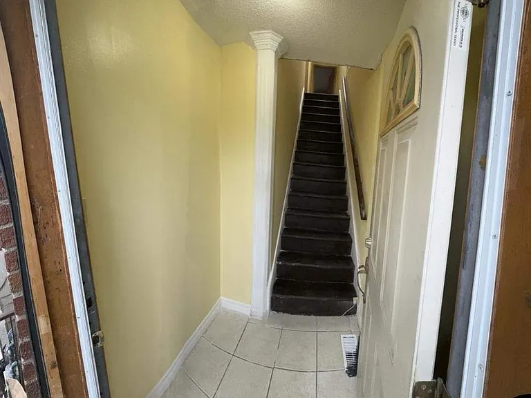 2609 Kingston Rd — Photo 2