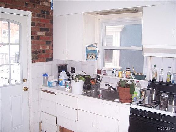 5th image of 272 Swinton Ave