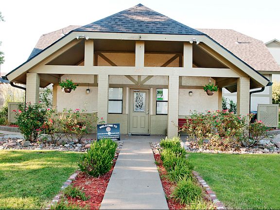Clubhouse - Farmington Place Apartments