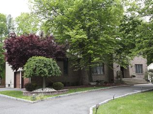 22 Emerald Dr, Morganville, NJ