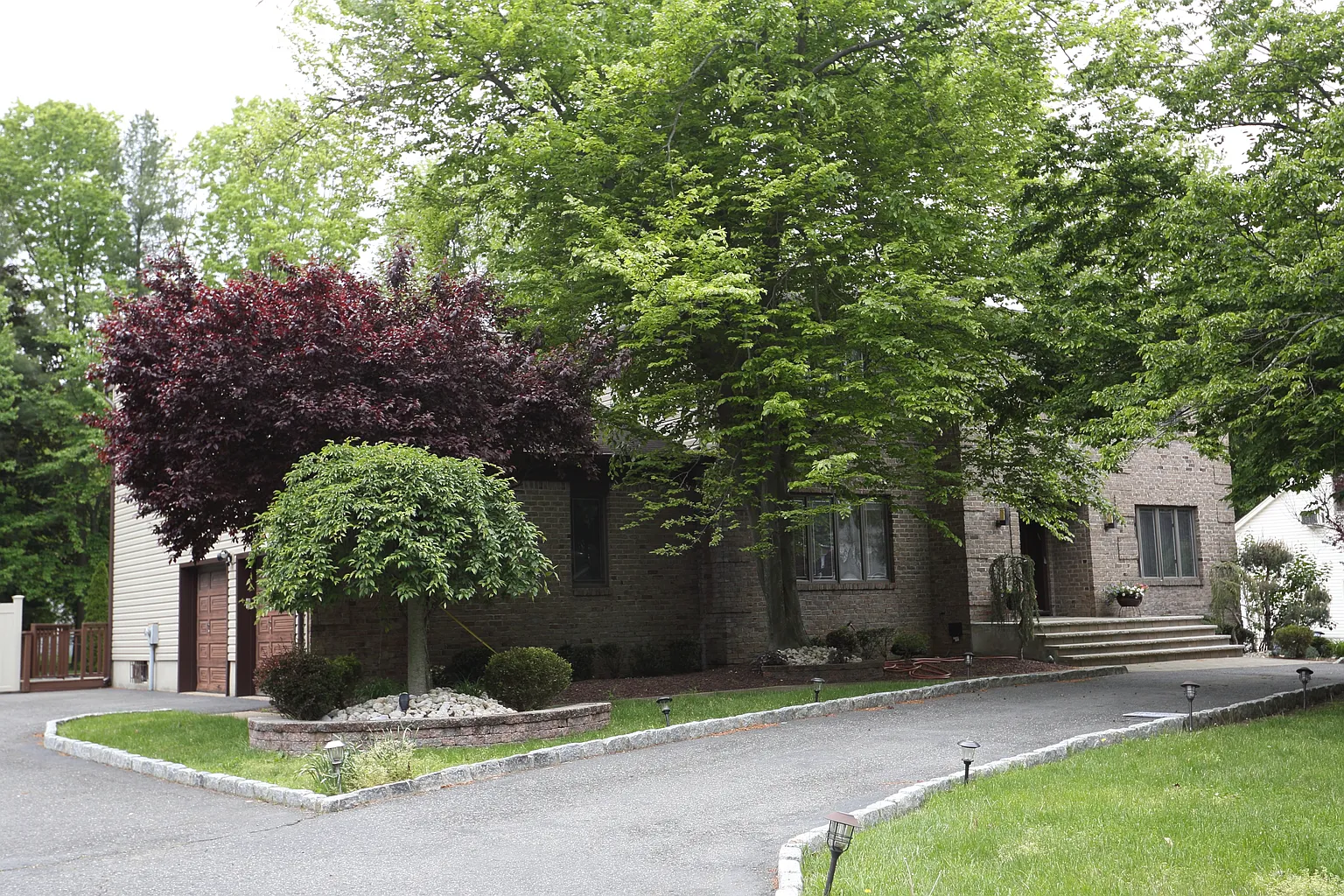 22 Emerald Dr photo 1