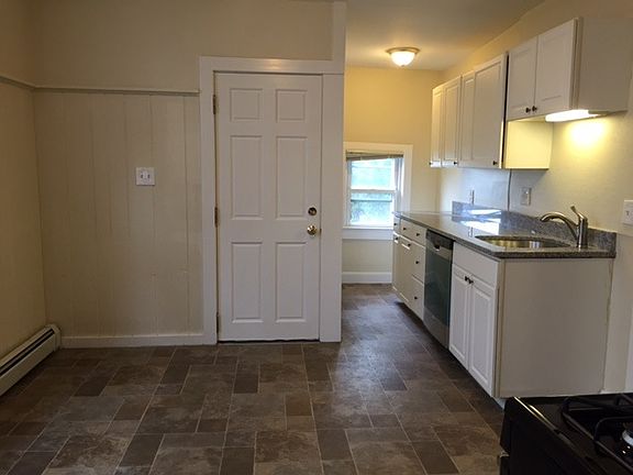 5th image of 122 Gladstone St #0A