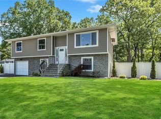 16 Springfield Ave, Greenlawn, NY 11740