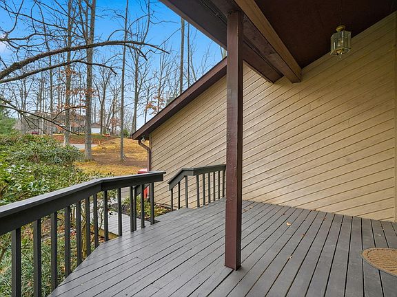 5th image of 8 Red Fern Cir