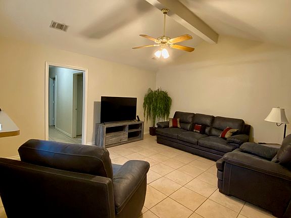 Living room with vaulter ceiling