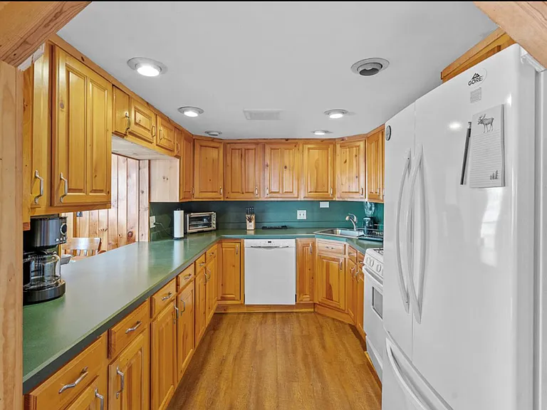 858 S Shore Rd — Photo 38