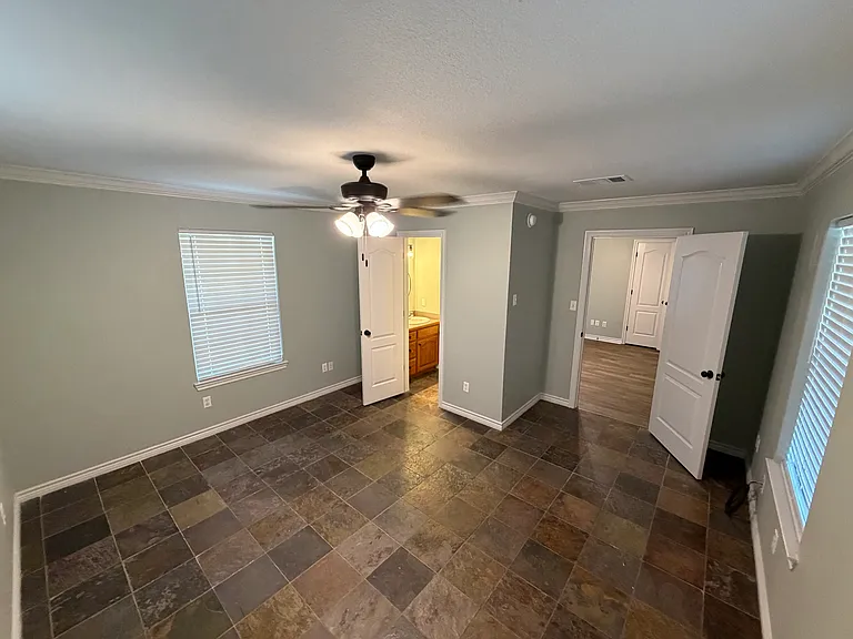 421 W Thomas St — Photo 15