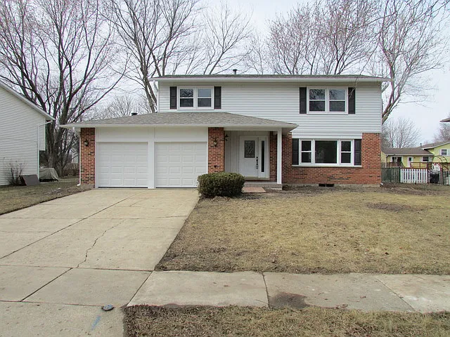 732 Evergreen Ct photo 1