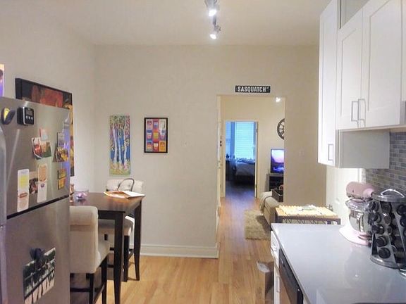 3rd image of 2125 N Richmond St