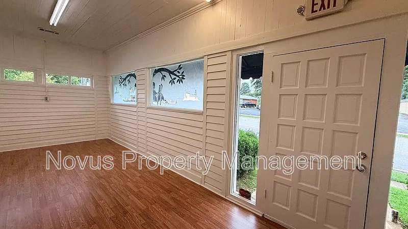 Studio, 2100 sqft, $1,800 — Photo 4