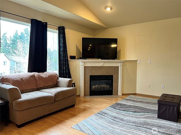 5th image of 16008 89th Avenue E