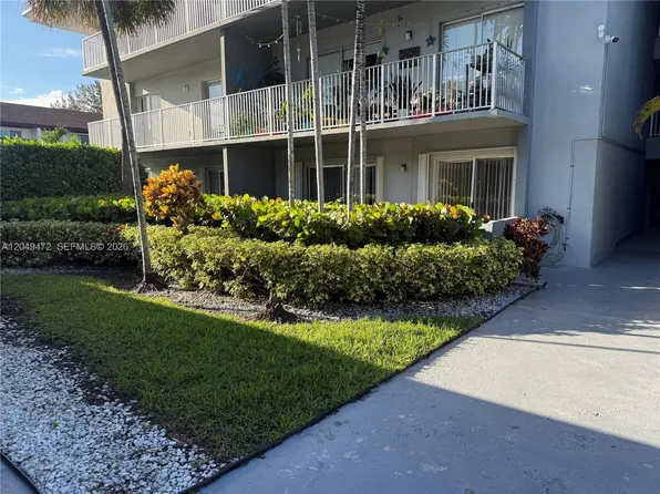 7403 SW 82nd St APT 109N, Miami, FL 33143