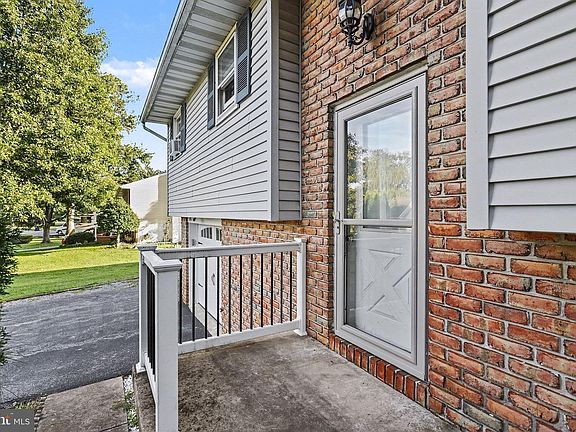 5th image of 140 Brian Dr