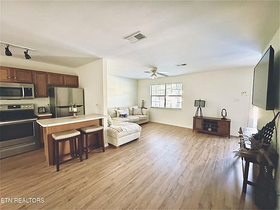 4th image of 9233 Shady Bend Ln