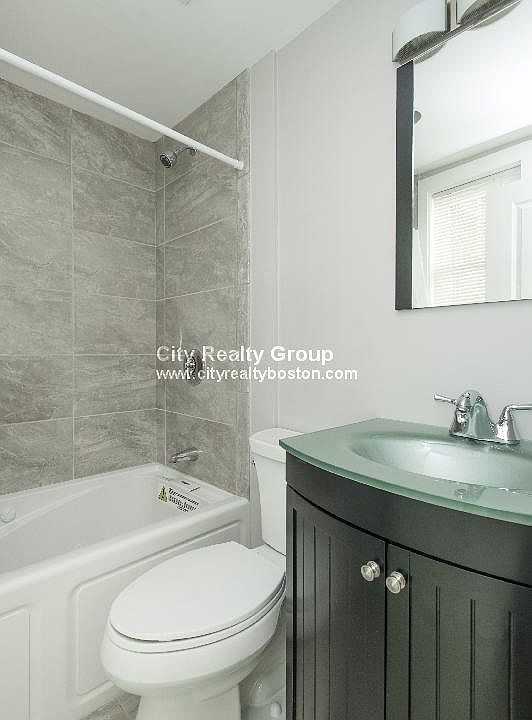 2nd image of 2975 Washington St #3AC