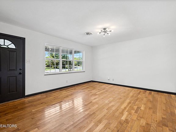 3rd image of 2307 Tecoma Dr