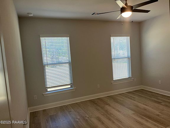 4th image of 214 Nandina Dr