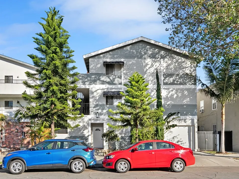 1206 Gladys Ave #8
